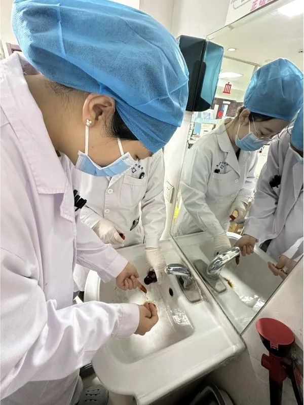 21点五龙游戏网
开展生物安全事件应急演练