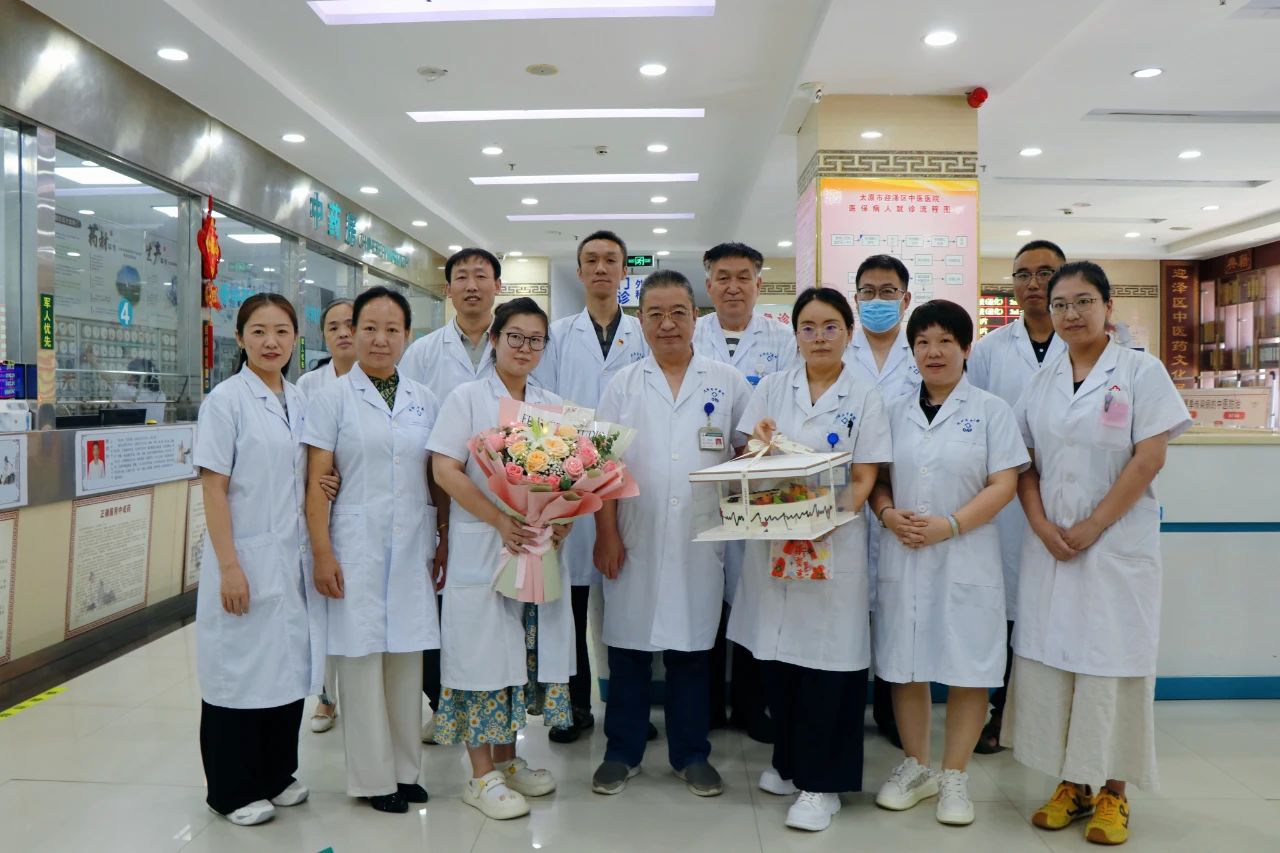 21点五龙游戏网
开展医师节慰问活动
