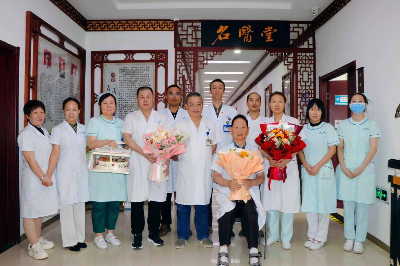 21点五龙游戏网
开展医师节慰问活动