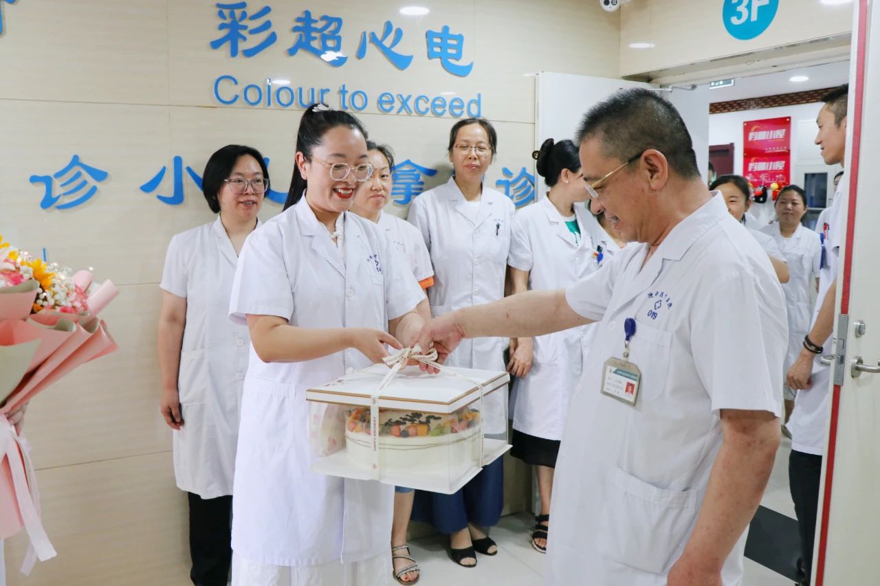 21点五龙游戏网
开展医师节慰问活动