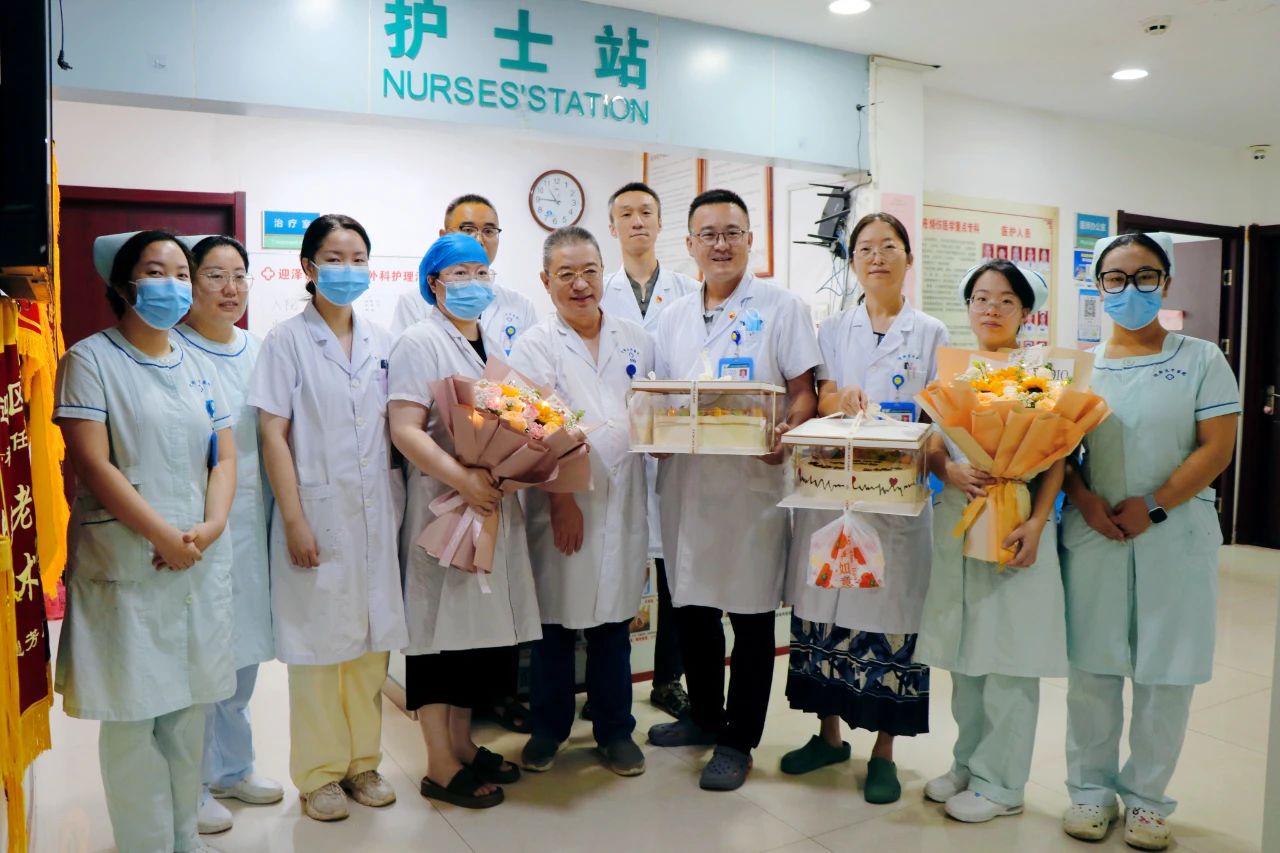 21点五龙游戏网
开展医师节慰问活动