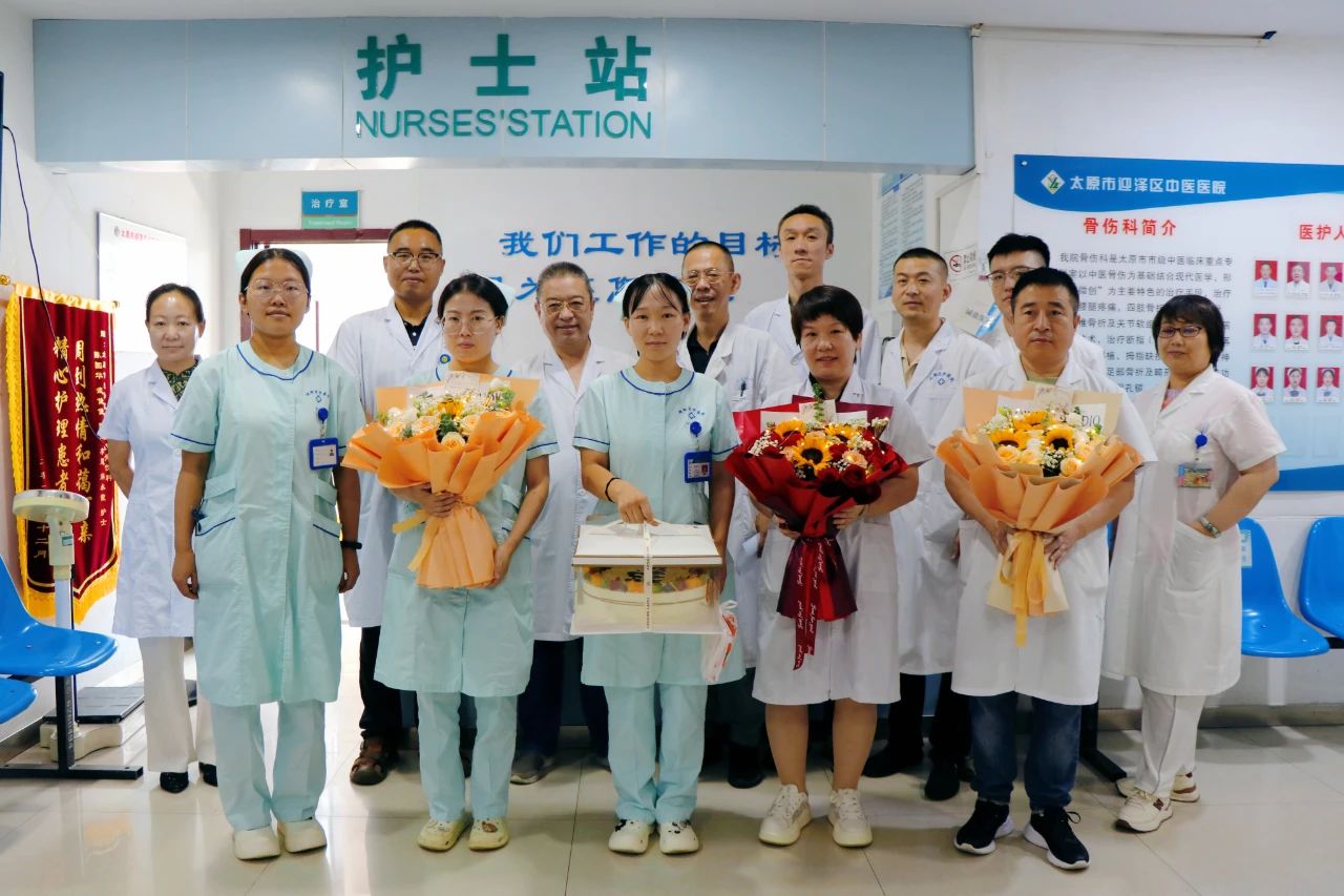 21点五龙游戏网
开展医师节慰问活动